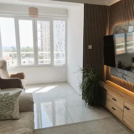 Sea View Apartment *